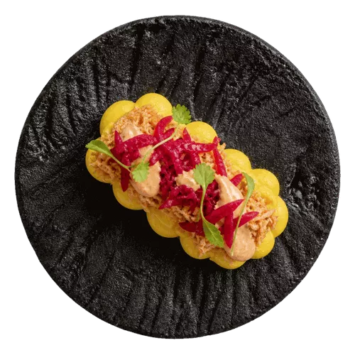 Causa limeña de pollo de corral en escabeche